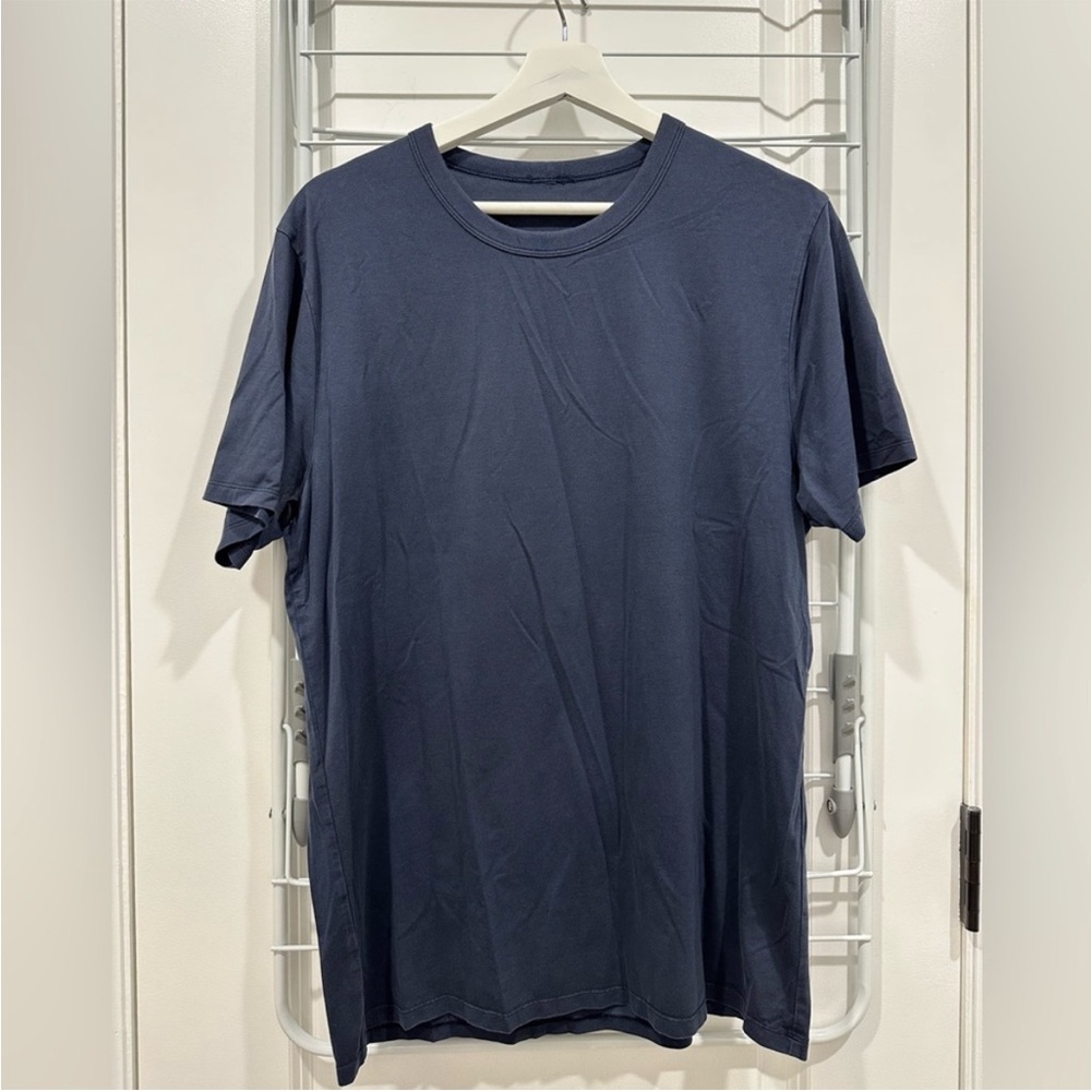 Men’s lululemon 5 year basic tee Navy size medium